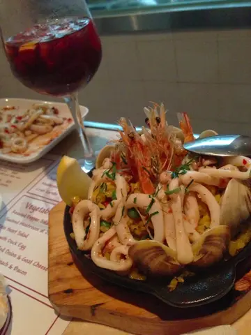 Seafood paella