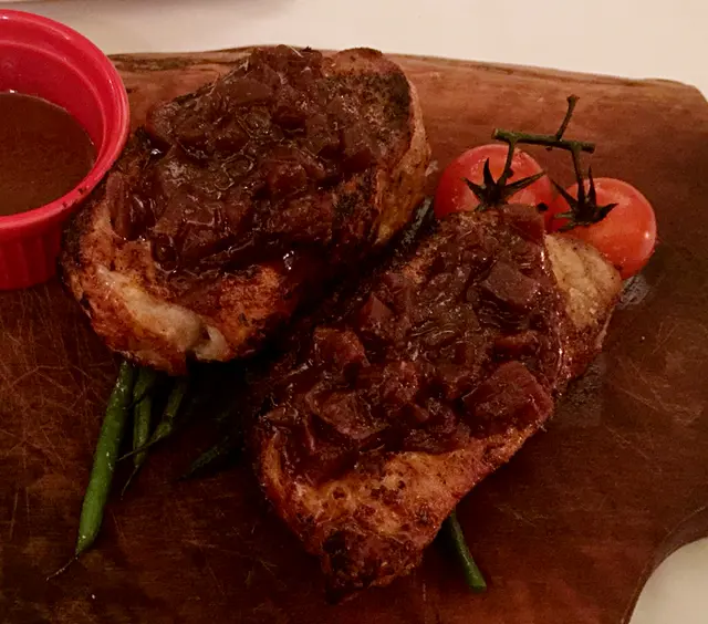 不得了的咁嫩滑既肉質。 豬肉本身已經耐熟，仲要燒到咁入尾咁香，可想而知廚師既功力有幾勁! 第一次覺得豬扒係好食過牛扒! 識食一定要食呢樣! 