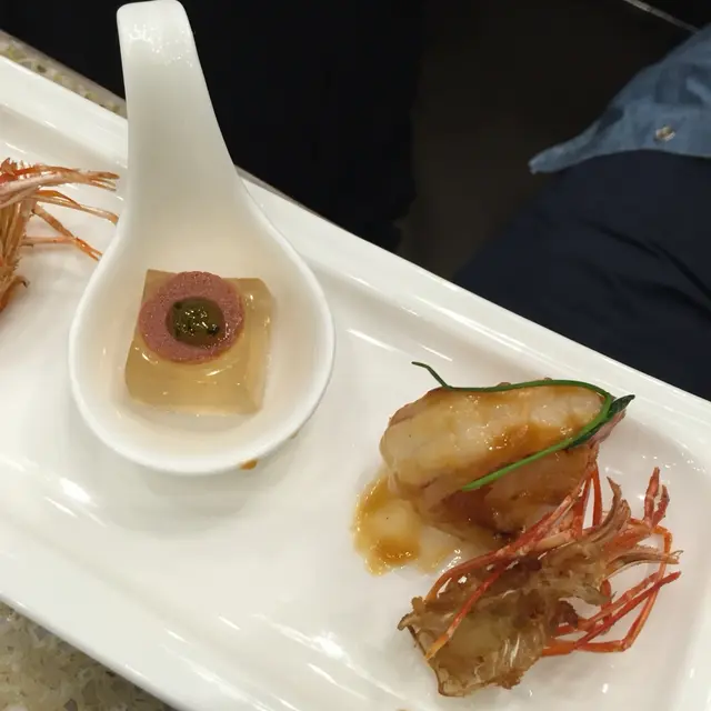 蒜麵豉炒虎蝦配啤酒啫喱