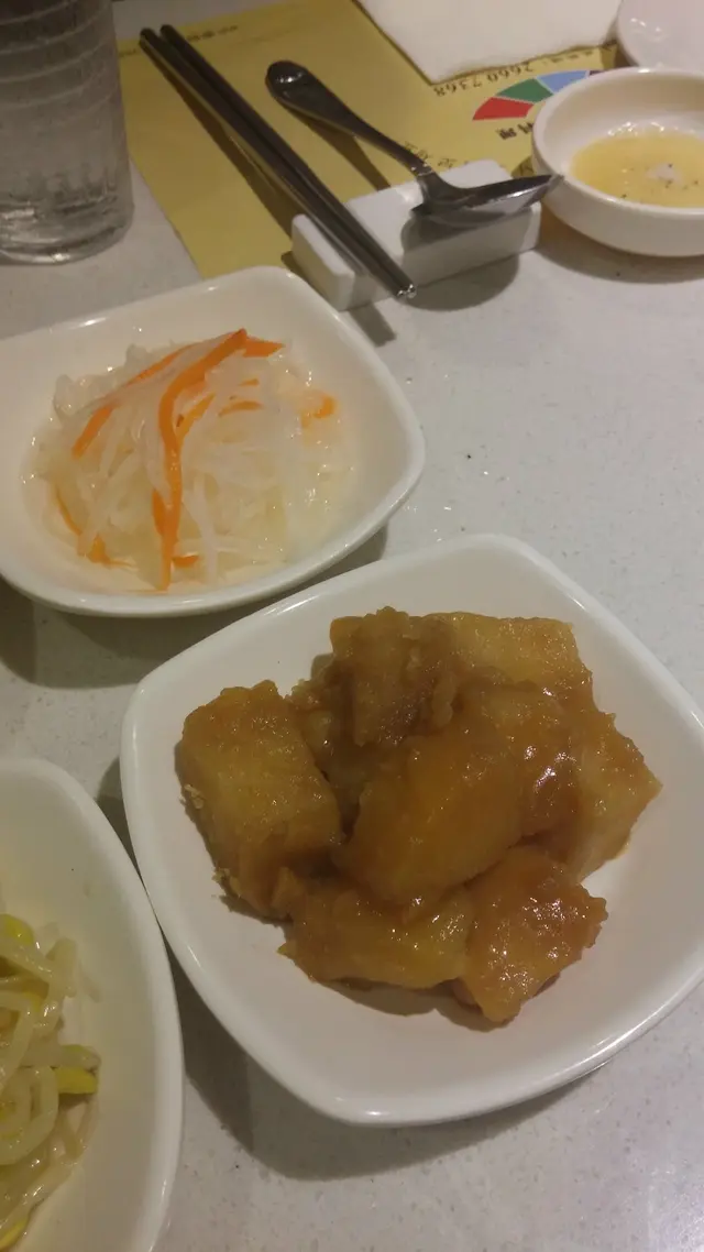 前菜一上桌就有八款,八色八味,豐富得很