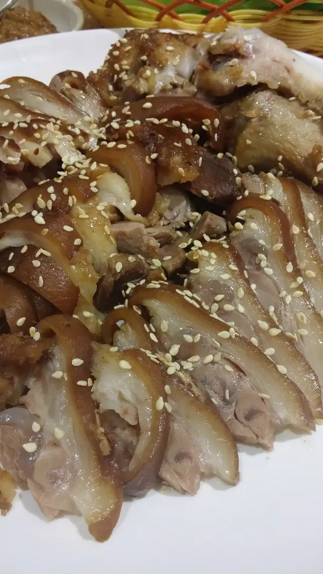 豬手肉厚薄適中,加上未算煮得過於老柴,調味溫和不重口味