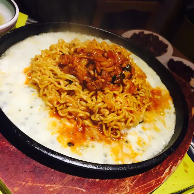 鐵板芝士泡菜炒麵