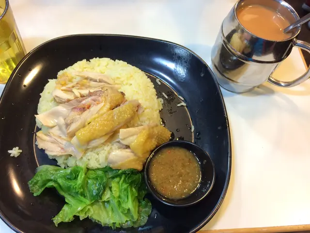 無骨海南雞飯配奶茶＄46