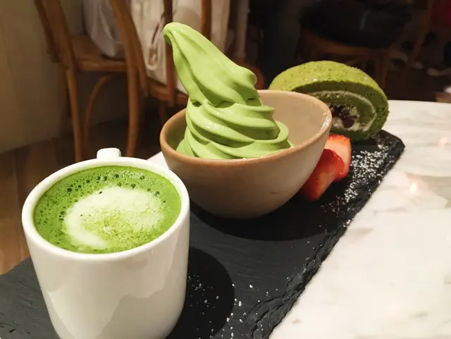 抵食抹茶餐,一個價錢三個口味。
