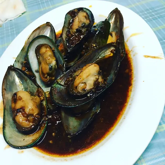 避風塘食叫豉椒炒青口