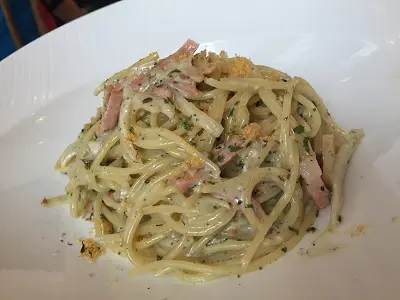 黑松露香蒜煙肉忌廉意大利麵