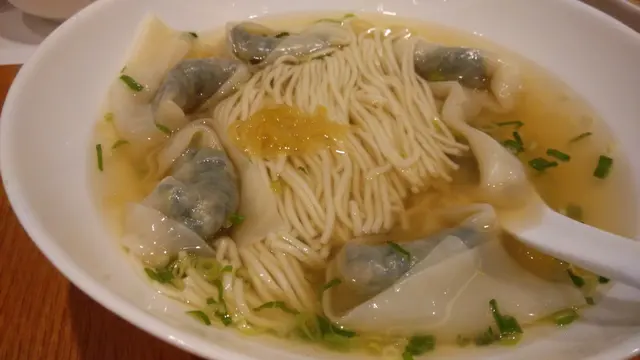 菜肉餛飩湯麵 [鼎泰豐] — 餛飩夠「的骰」