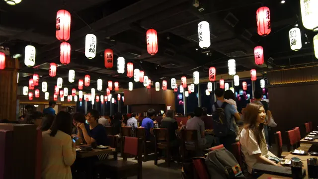 大約六時,過半座位已經入座
