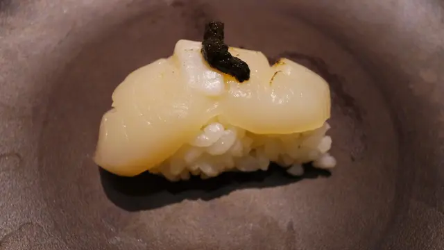 帶子鮮甜,味道清淡,剛好匹配霸道的黑松露