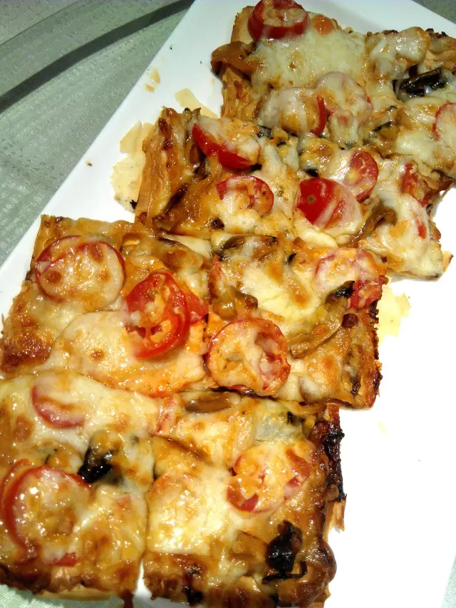 依個PIZZA係酥皮底,好香,口感好豐富,原來素PIZZA都可以咁好食,有機會大家一定要試下!