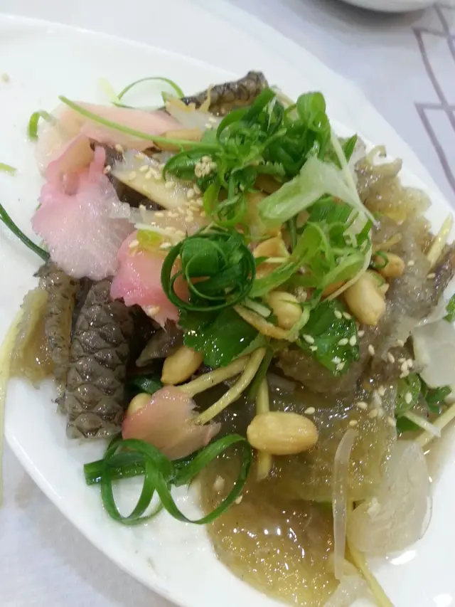 脆魚皮就食得多, 爽口魚皮就第一次食, 唔知點整到D魚皮好彈牙, 唔腥, 調味料好好味, 讚!