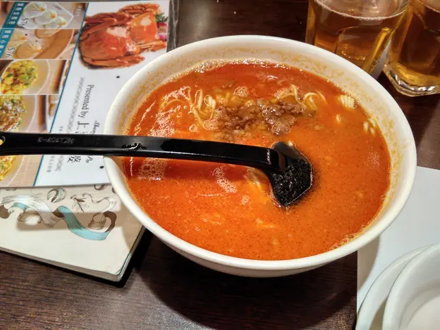 4分是給湯底的, 有花生碎, 辣度亦夠, 麵身卻不太OK