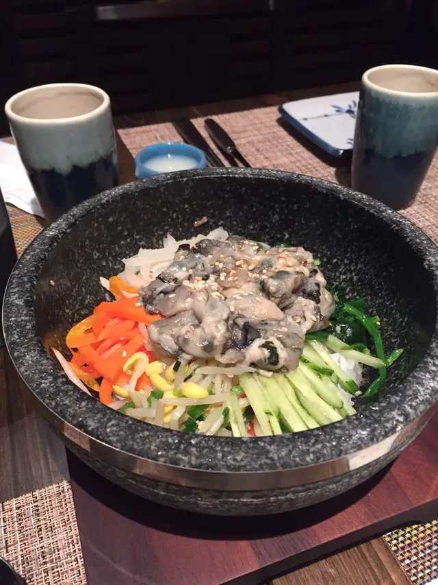 用韓國空運鮮蠔同其他海鮮撈嚟食，好鮮味