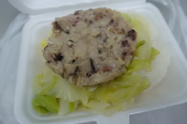 配上熟透依然微爽的椰菜，健康清新！