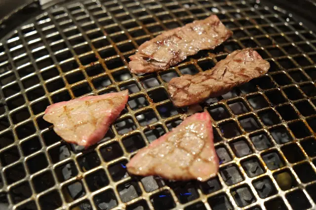 左: 上牛排 | 右: 橫隔膜