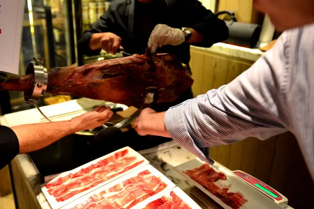 DONA LOLA 100% PURE IBERICO HAM PLATTER