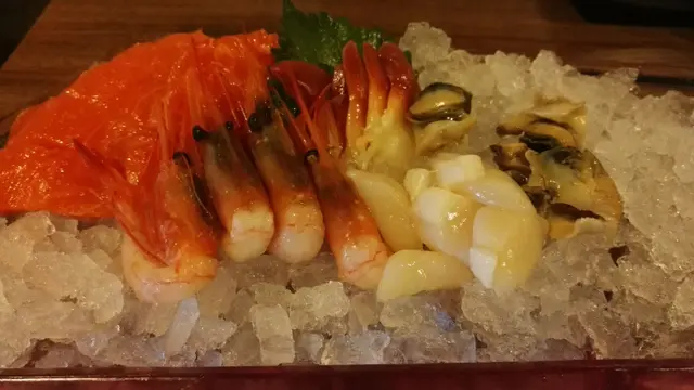 鮮紅色, 很新鮮, 而且魚肉超厚