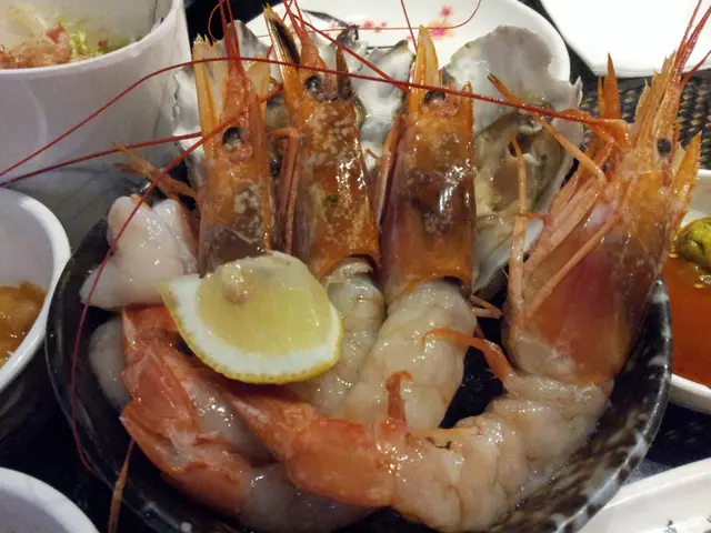 赤蝦刺身和鮑片刺身