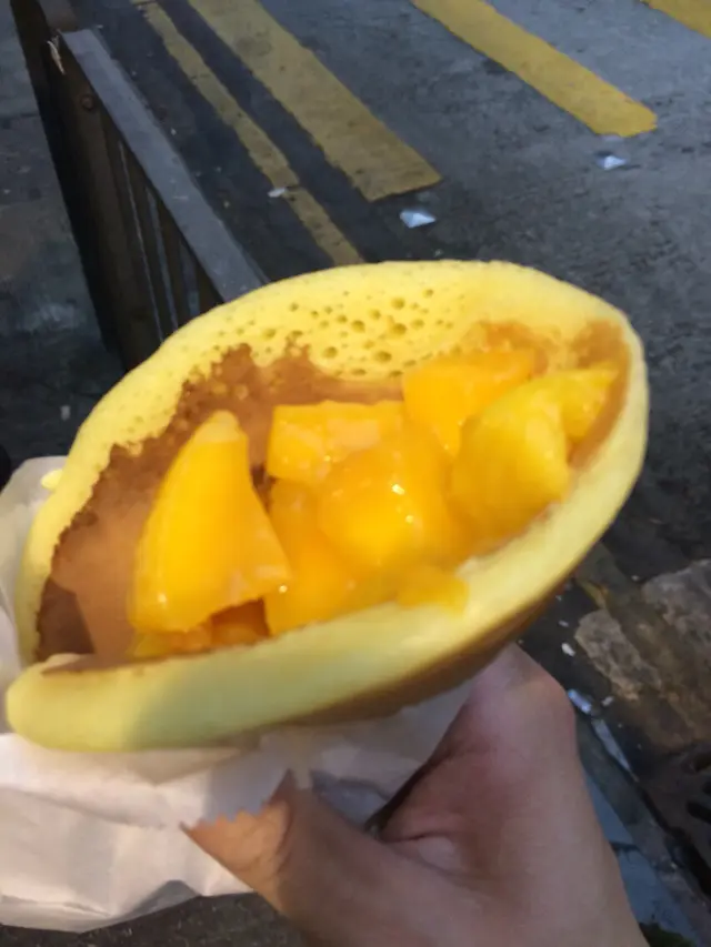 沙律醬淨芒果班戟