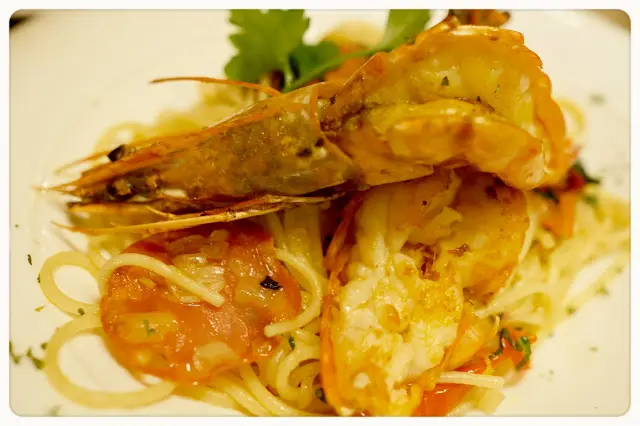 香辣橄欖油大蝦蒜片意大利麵