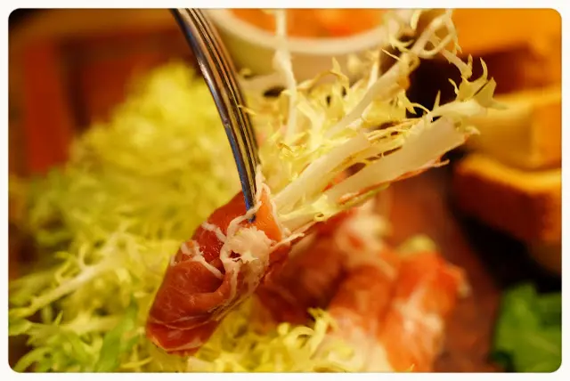 西班牙黑毛豬火腿配西班牙蕃茄醬及多士