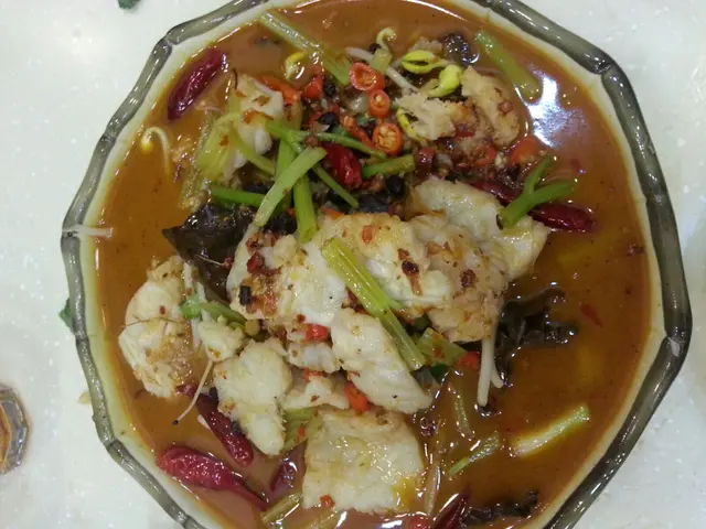 雖然又係魚，但呢個我好喜歡，夠辣味，又好白，又麻，粉絲索晒汁嘅味道，超正