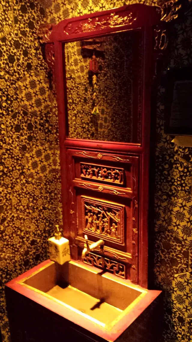 洗手間的洗手盤