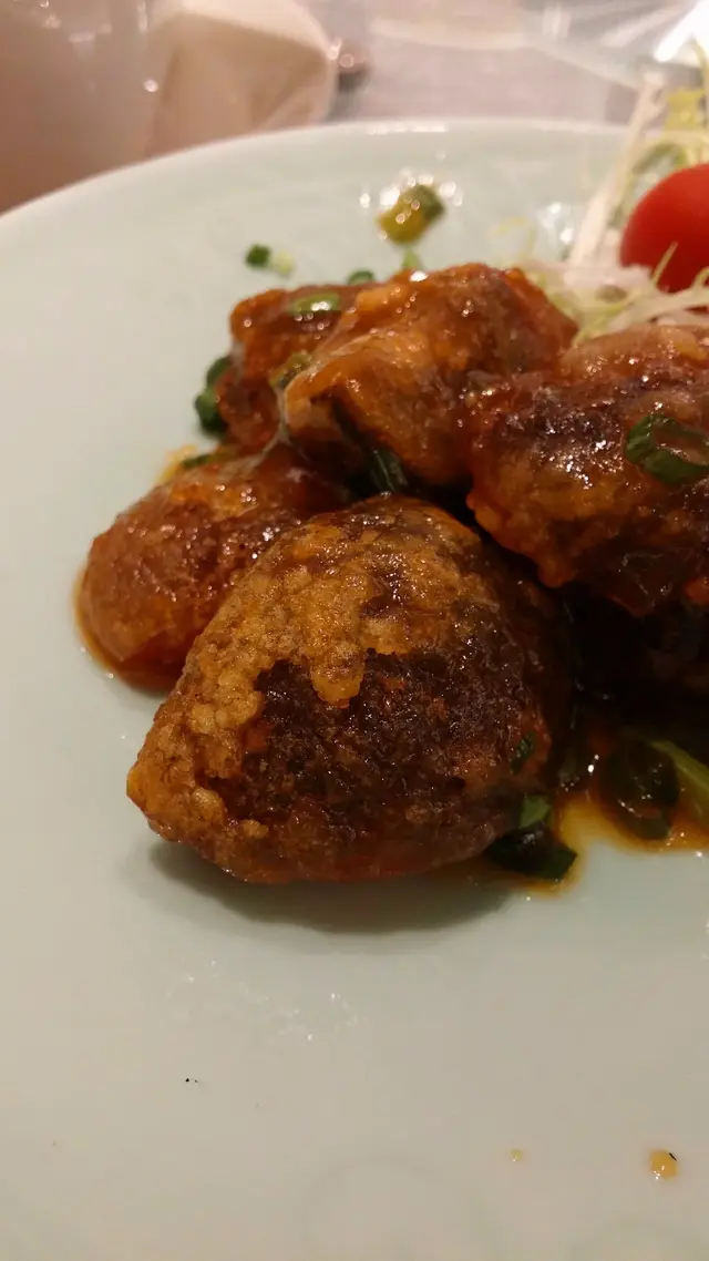 加上點點糖醋汁外裹,香口又不油膩,倒見開胃