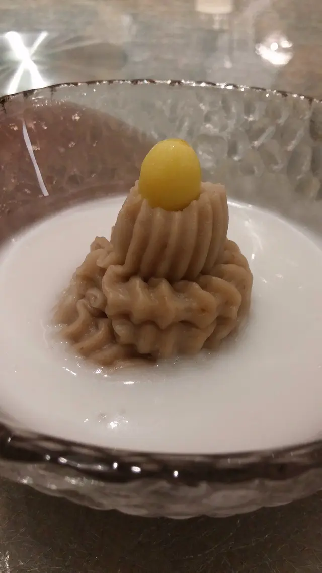 配的是椰漿,但甜味不會調得過高,潤口細緻,微稠