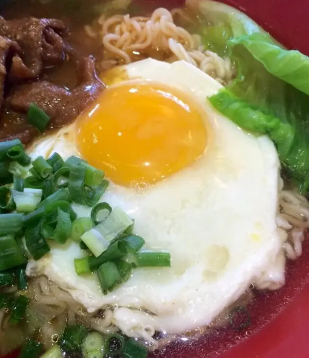 太陽蛋沙嗲牛出前一丁