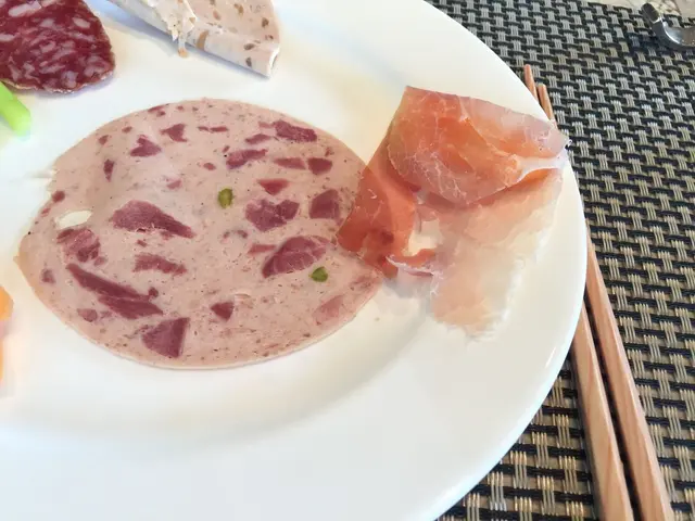 混入開心果仁的雜肉片及Parma Ham