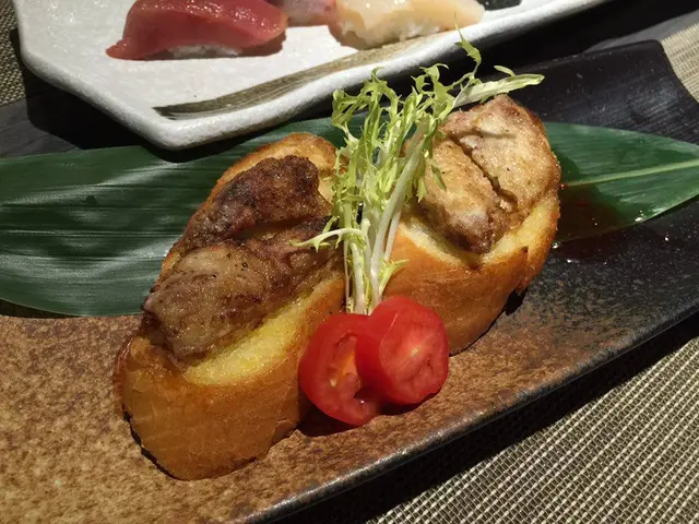 鵝肝大得和蒜蓉包一樣....鵝肝燒得好香之餘, 同士多啤利汁好夾...勁有驚喜!!