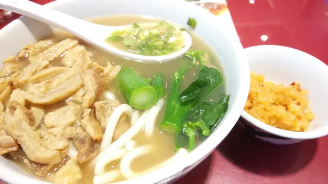 油渣麵：豬油渣佔碗面一半