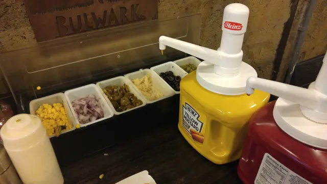 配料及醬料自助吧, 很乾淨整齊的