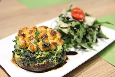 菠菜里哥特芝士烤龍葵菇