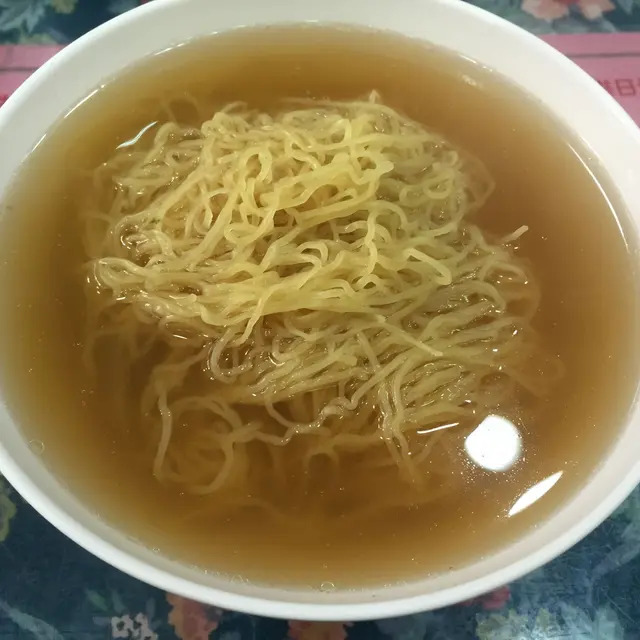 用料充足，有蝦殼、蝦皮、大地魚及豬骨