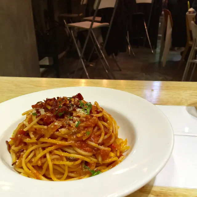 洋蔥煙肉辣醬意大利粉