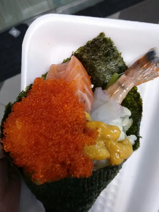 四樣topping以蟹籽最多