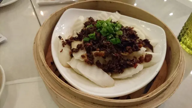 淮山味淡,而''菌皇醬''有點似XO醬,混在一起好夾.本身不太吃淮山,老婆食多,不過我都忍唔住食左幾舊.問經理先知醬菜又係自家製