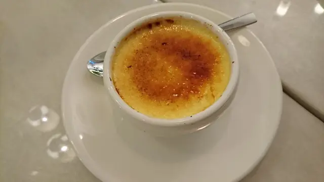 雖叫布甸,或者都可以叫燉蛋,冷食,口感軟滑,焦糖夠香脆