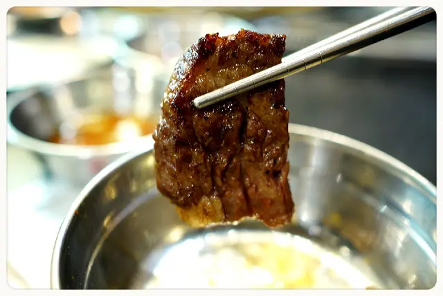 霜降牛肉不用沾上醬汁食都好惹味。