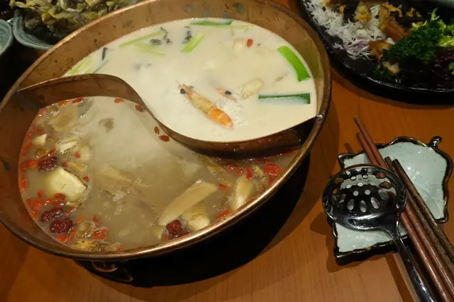 花雕醉雞鍋及鮮奶油花甲蟹鍋