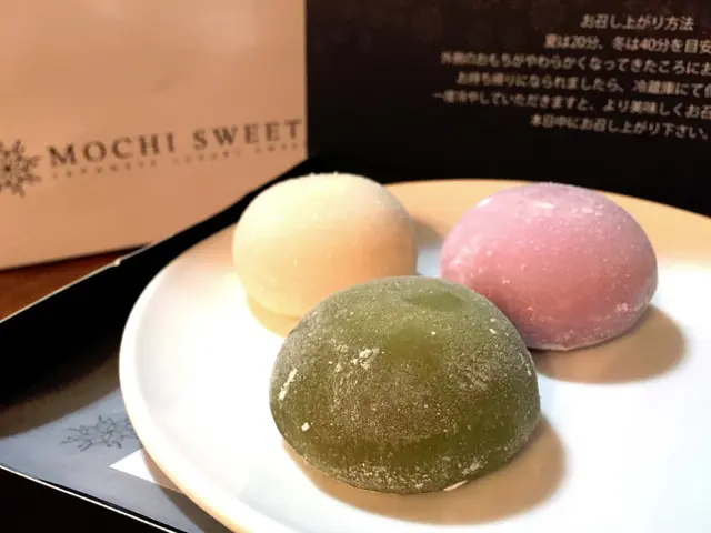 (由左至右) 柚子果粒慕思、抹茶紅豆慕思、藍莓芝士