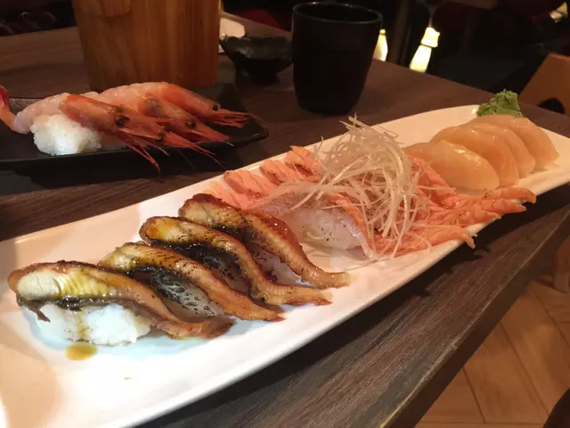 鰻魚壽司,火灸三文魚腩,帶子螫司