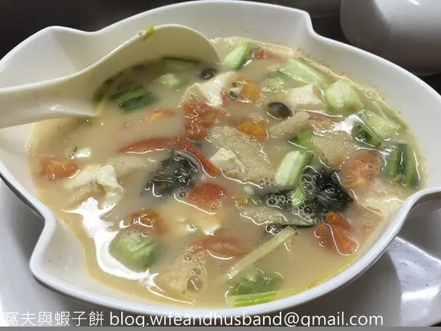 疏囉魚紫菜鮮茄竹笙豆腐湯