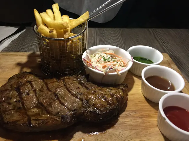 美國頂級十六安士安格斯肉眼扒配薯條沙律的Dinner set