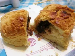 外皮松脆, 内有粒粒红豆粒