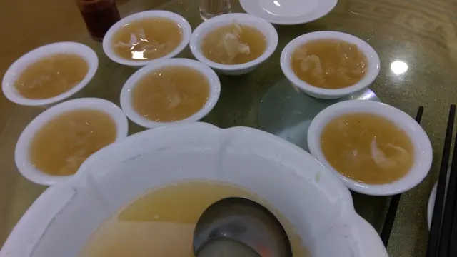 生拆蟹肉扒金山勾翅
