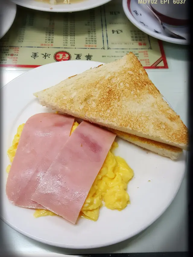 常餐（$38）：火腿蛋、多士