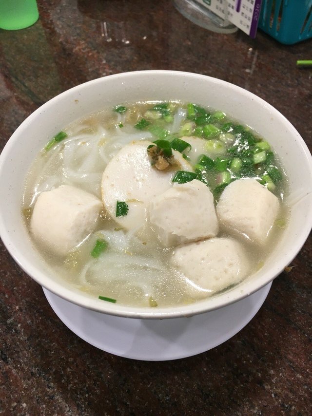 德昌鱼蛋粉的食评 – 香港九龙城的港式粉面/米线咪嘥野食店